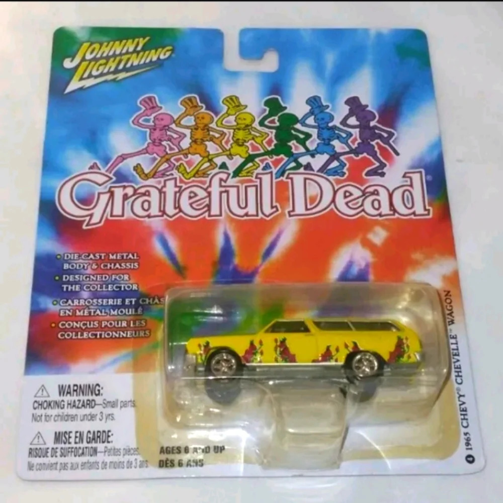 Johnny Lightning White Lightning Grateful Dead 1965 Chevy Yellow Chevelle Wagon